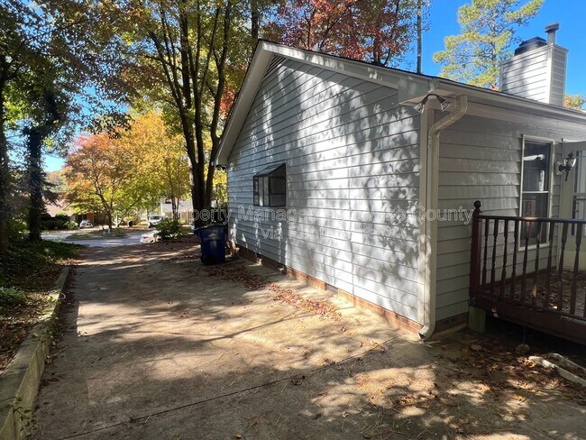 Building Photo - 7404 Valley Run Dr