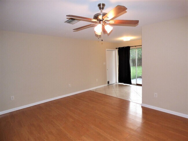 Building Photo - 2/2/1 Harbor Heights Home - Punta Gorda Annual Lease