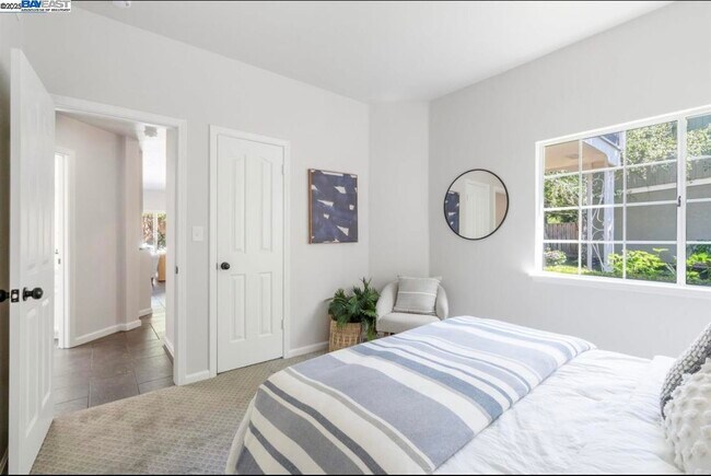 Building Photo - 5 Stuart Pl