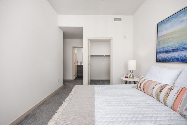 Building Photo - 2 Bed 2 Bath Condo With Mountain Views In Recently Developed Steel Yards Neighborhood.