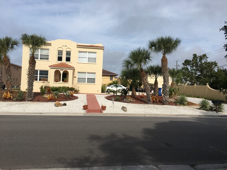 Building Photo - 404 Armada Rd S
