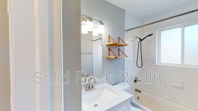 Building Photo - 1615 Shasta Dr