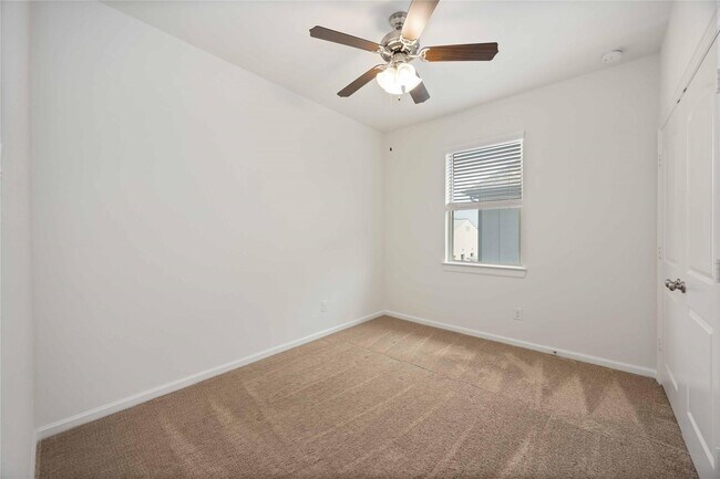 Building Photo - 4012 Centre Valley Ln