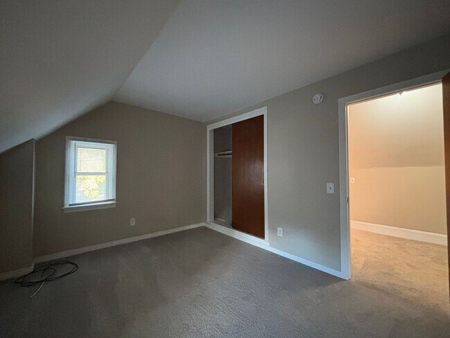 Building Photo - 170 Benton St