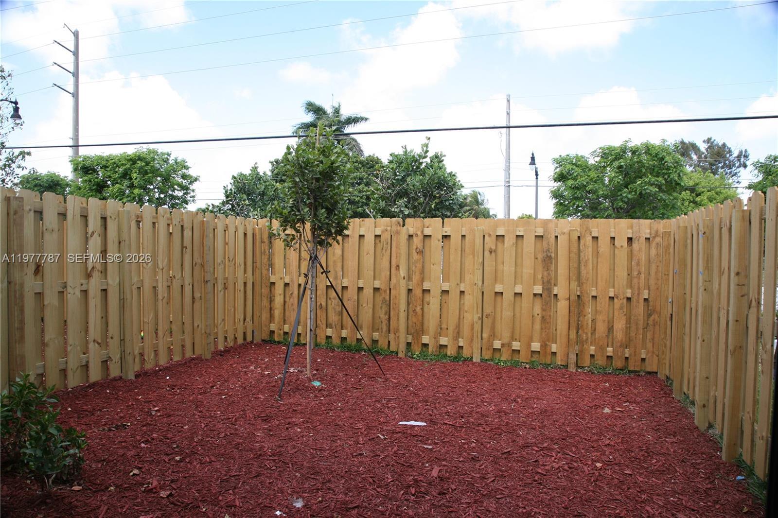 Building Photo - 371 NE 16th St