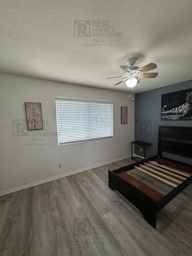 Building Photo - $750 MOVE-IN SPECIAL DISCOUNT AVAILABLE! Luxury Living Awaits: Stunning 4-Bedroom Cul-de-Sac Retr...