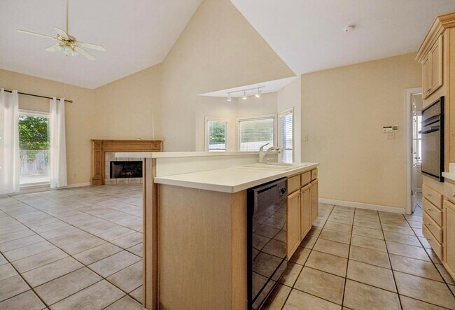 Building Photo - 2033 W Houston Way