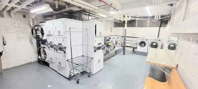 Building Photo - 44-14 Newtown Rd