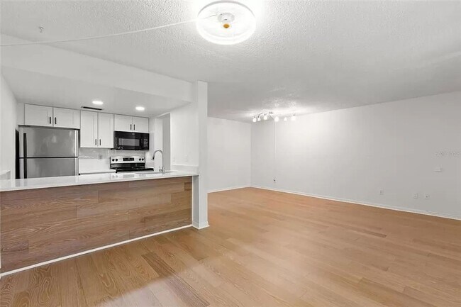 Building Photo - Welcome to Belleair Bluffs!!!!