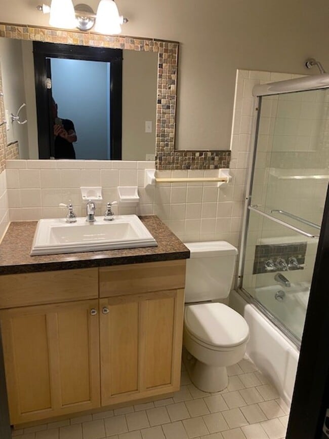 Building Photo - Walking distance to downtown Franklin and ...