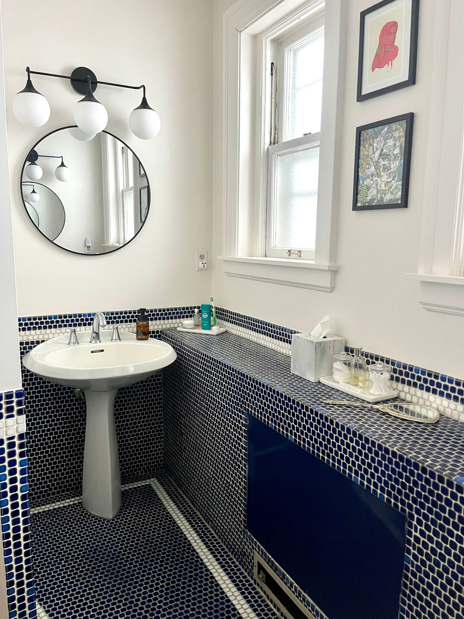 Double sinks - 836 E 17th Ave