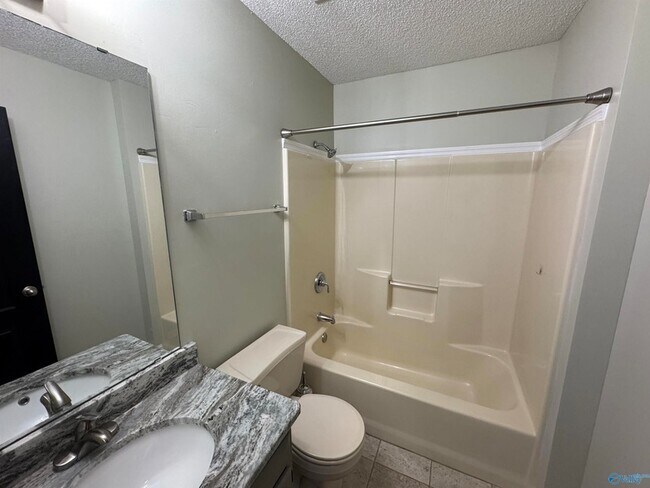Building Photo - 115 Sleepy Hollow Ln