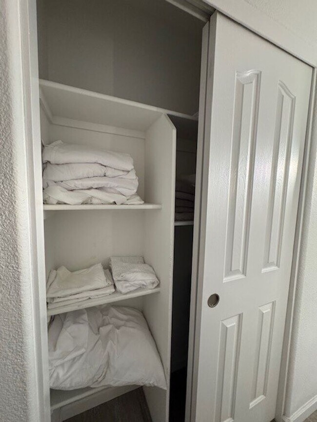 Building Photo - Pool Home with 3Bedrooms +Bonus Room Bullhead Parkway-Desert Foothills Estates- Can Be "Furnished...