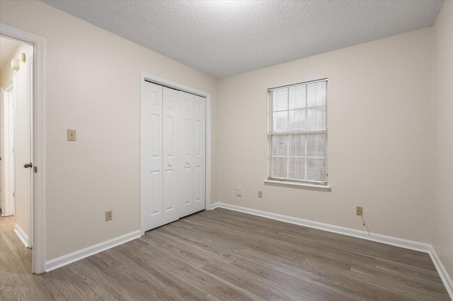 Building Photo - 3588 Wexford Ct