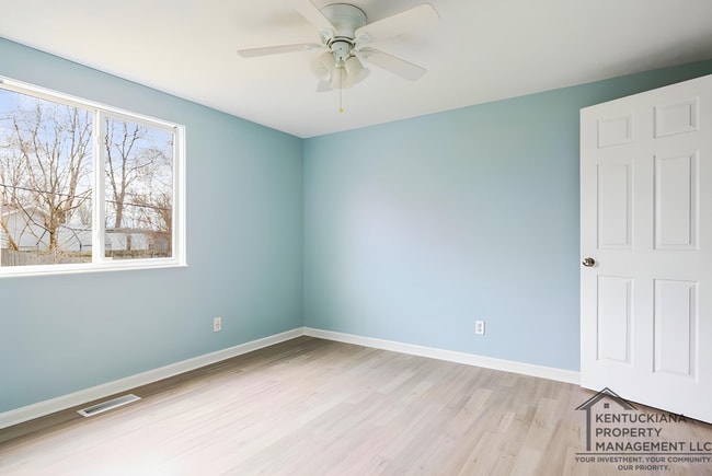 Building Photo - Newly Renovated Hillview Bi-Level! ASK US ABOUT OUR LONG-TERM LEASE SPECIAL TODAY!