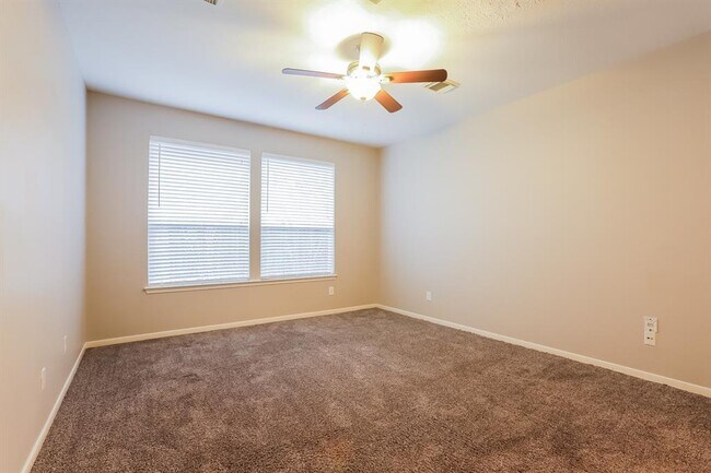 Building Photo - 15118 Sierra Ridge Dr
