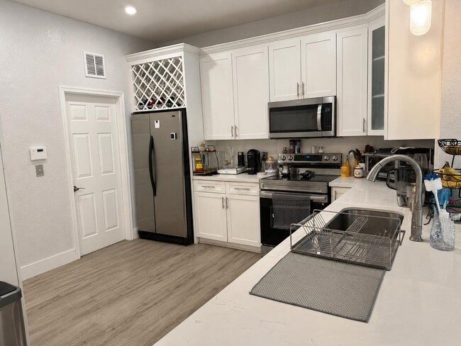 Building Photo - 5813 Eagle Cay Ln