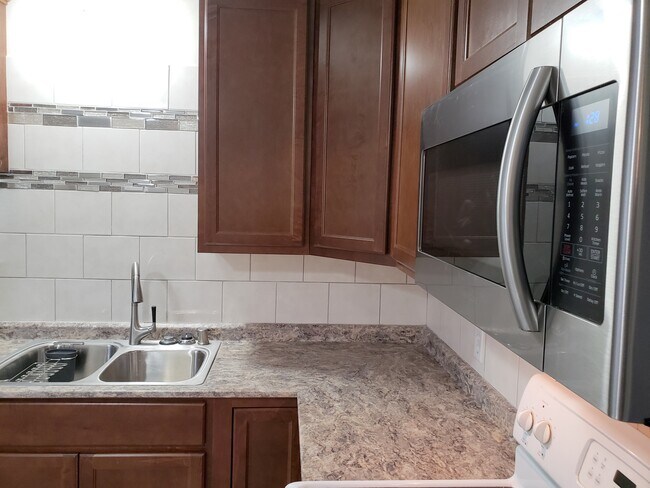 Building Photo - 5825 Balsam Rd