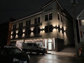 Building Photo - 14 Yeamans St