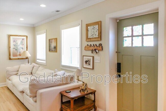 Building Photo - 907 Stiles St