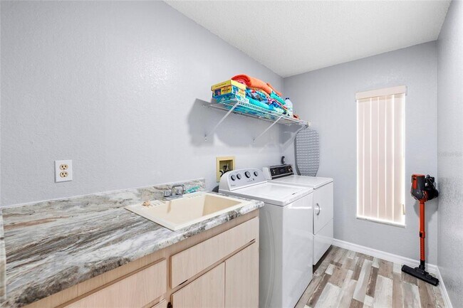 Building Photo - 11263 Murraysville Dr