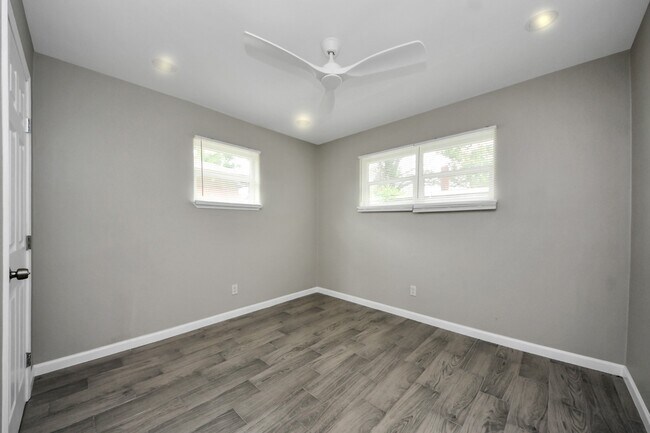 Building Photo - 5435 Pardee St