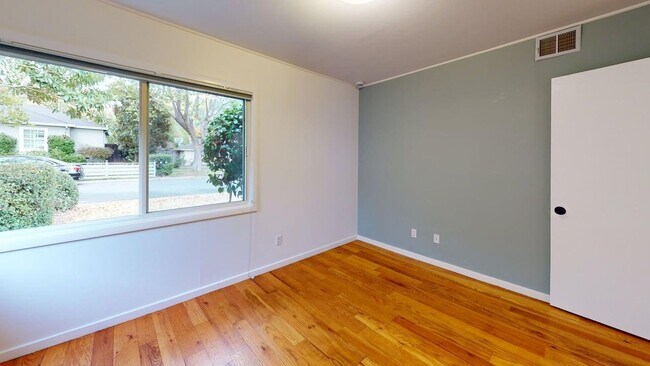 Building Photo - Sunny Greenbrae Single-Level with Pool + K...
