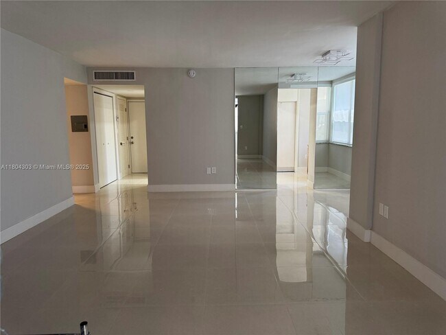 Building Photo - 16450 Miami Dr