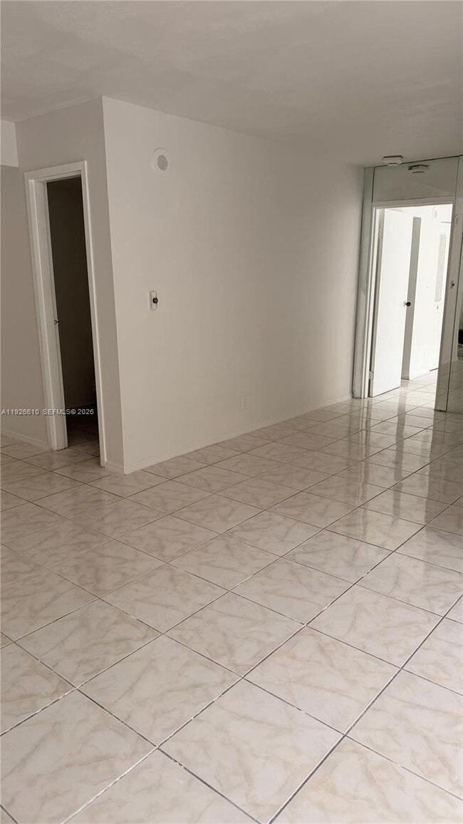 Building Photo - 17021 N Bay Rd