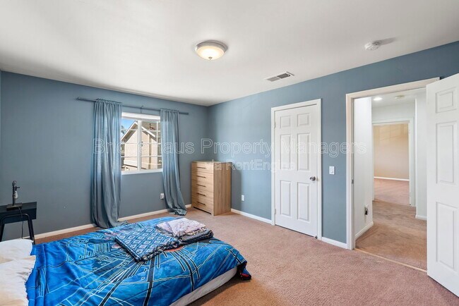 Building Photo - 832 Georgia St