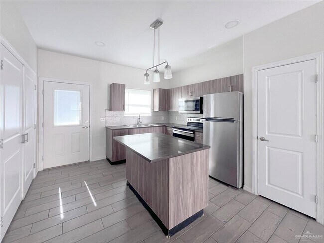 Building Photo - 1609 W Cortlandt St
