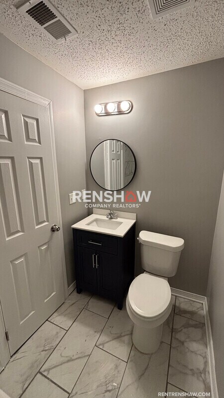 Building Photo - 893 Pearce St