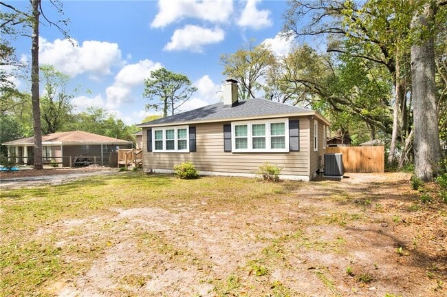 Building Photo - 331 Azalea Cir W