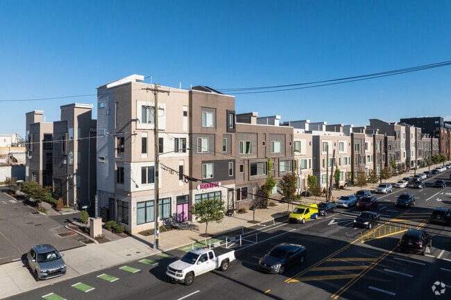 Building Photo - Kensington Court Flats