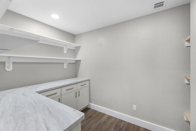 Building Photo - 8219 Wateka Cir