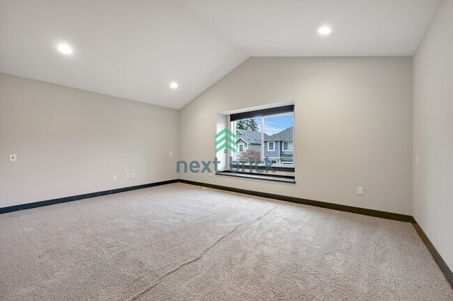 Building Photo - Stunning 3 Beds and 3 Bath Single Family with additional office space and entertainment room read...