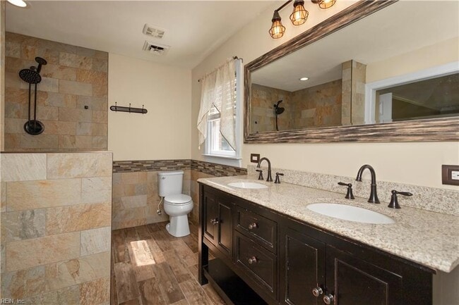 Building Photo - 4125 Duke of Gloucester Dr