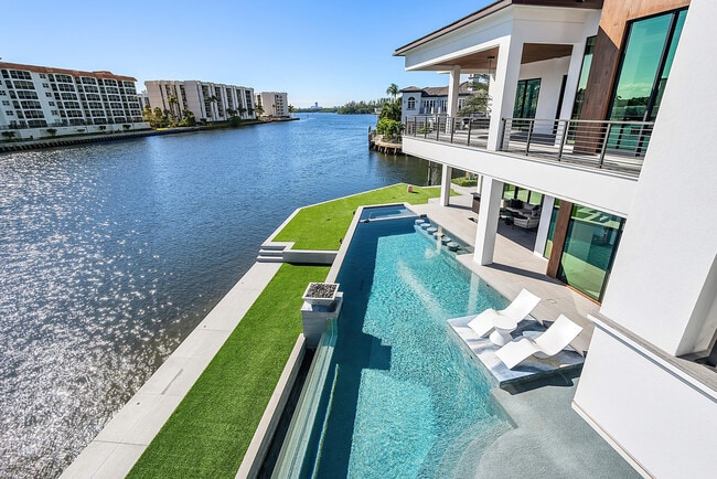 Building Photo - 2934 NE 8th Ave