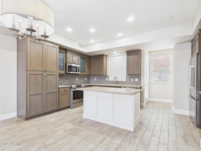 Building Photo - 4816 N Woodmere Fairway