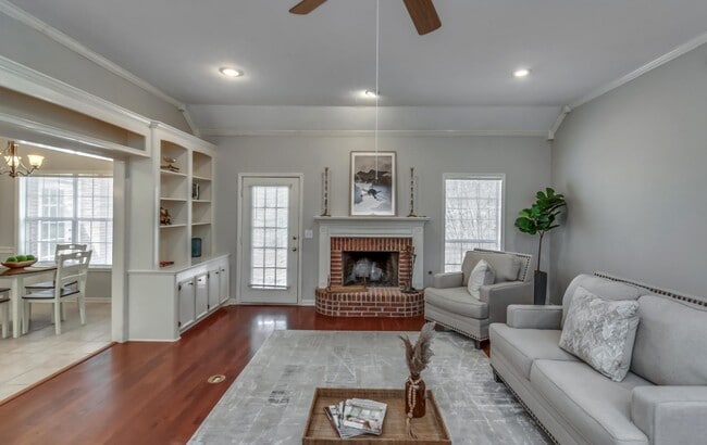 Building Photo - 340 Willow Ridge Cove