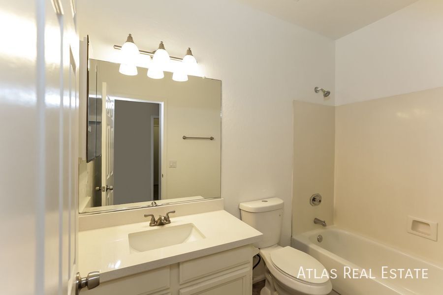 Building Photo - 931 N Beck Ct