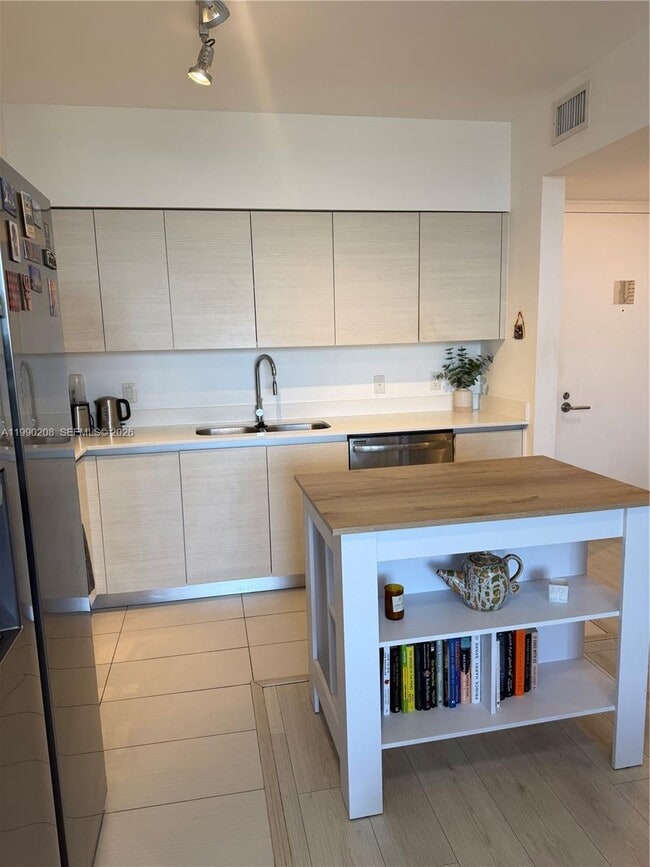 Building Photo - 4250 Biscayne Blvd