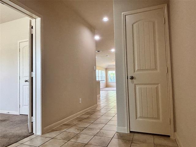 Building Photo - 5145 Royal Springs Dr
