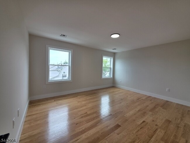 Building Photo - 747 Rahway Ave