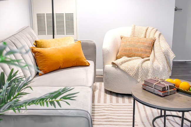 Building Photo - 1505 Commonwealth Ave