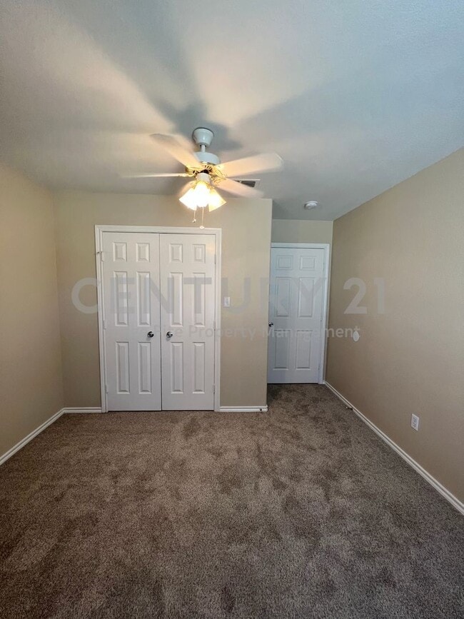 Building Photo - 120 Sunburst Ct