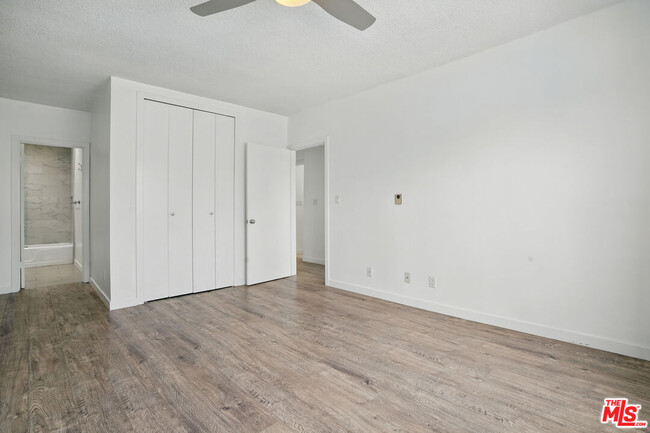 Building Photo - 930 3rd St