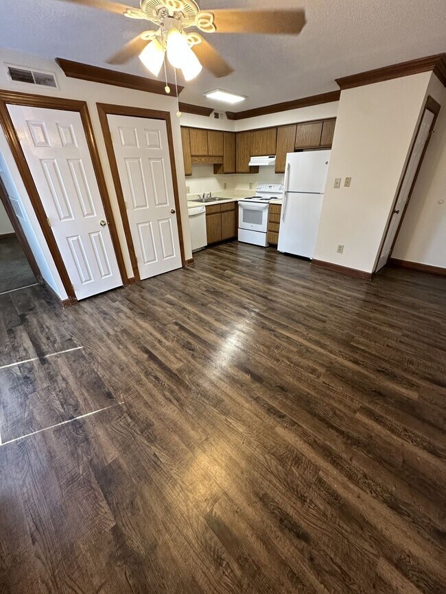 Building Photo - 1 Bedroom 1 Bathroom Condo!