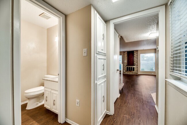 Building Photo - Great home on a corner lot!  Garland ISD