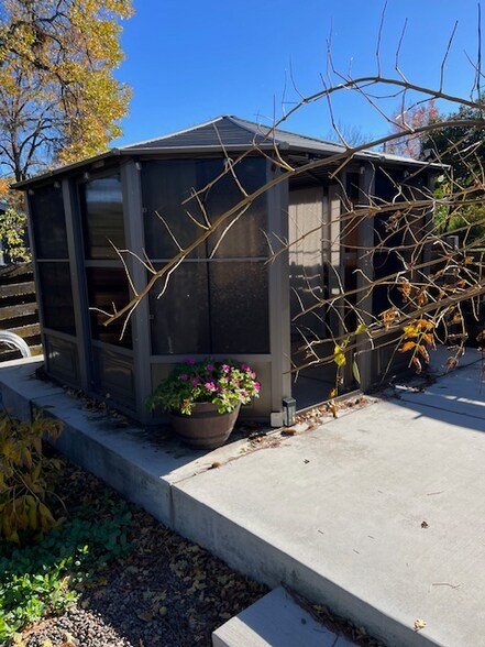 Building Photo - 2532 Juanipero Way